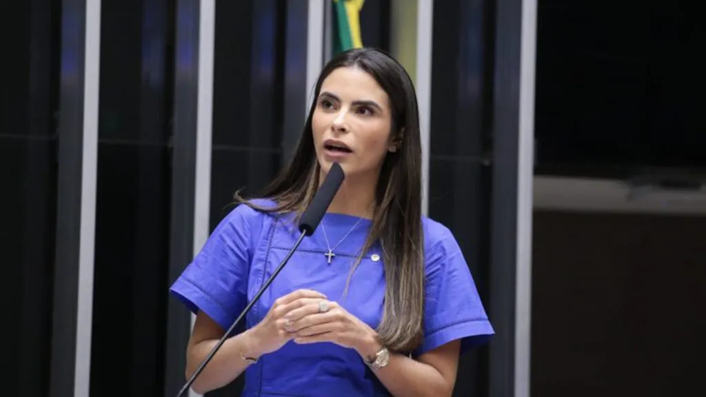 Divulgação de nudez gerada por Inteligência Artificial tem punição aprovada pela Câmara 1 divulgacao-de-nudez-gerada-por-inteligencia-artificial-tem-punicao-aprovada-pela-camara-deputada-federal-por-sergipe-yandra-moura-uniao-brasil-relatora-do-projeto-foto-agencia-camara-de-noticias-tvt-news