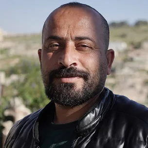 Cineasta palestino vencedor do Oscar é liberado por Israel 4 ballal-e-um-ativista-local-pelos-direitos-do-povo-palestino-foto-48ª-mostra-de-cinema-internacional-de-sao-paulo-tvt-news
