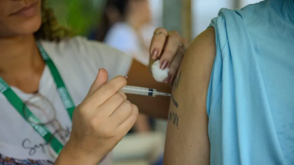vacinacao-da-gripe-confira-o-calendario-no-rio-e-em-sp-vacinacao-da-gripe-e-essencial-para-diminuir-a-contracao-pelo-virus-no-pais-foto-tomaz-silva-agencia-brasil-tvt-news