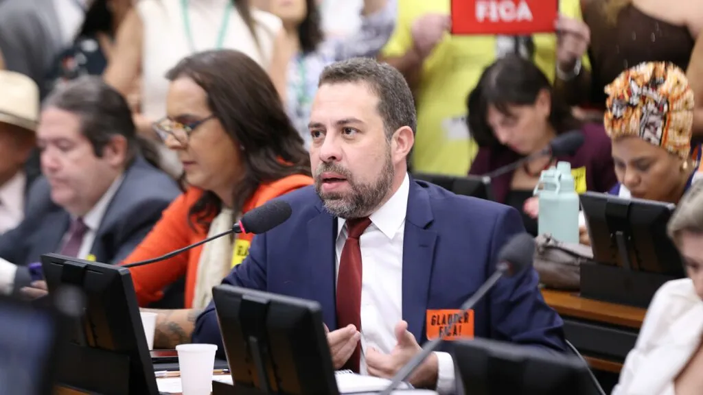 deputado-glauber-braga-tera-mandato-cassado-ele-faz-greve-guilherme-boulos-falou-em-defesa-de-glauber-ambos-sao-do-mesmo-partido-foto-kayo-magalhaes-camara-dos-deputados-tvt-news