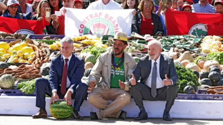mortes-campo-caem-72-menor-numero-ultima-decada-lula-e-o-ministro-paulo-teixeira-em-encontro-com-movimentos-do-campo-foto-antonio-cruz-agencia-brasil
