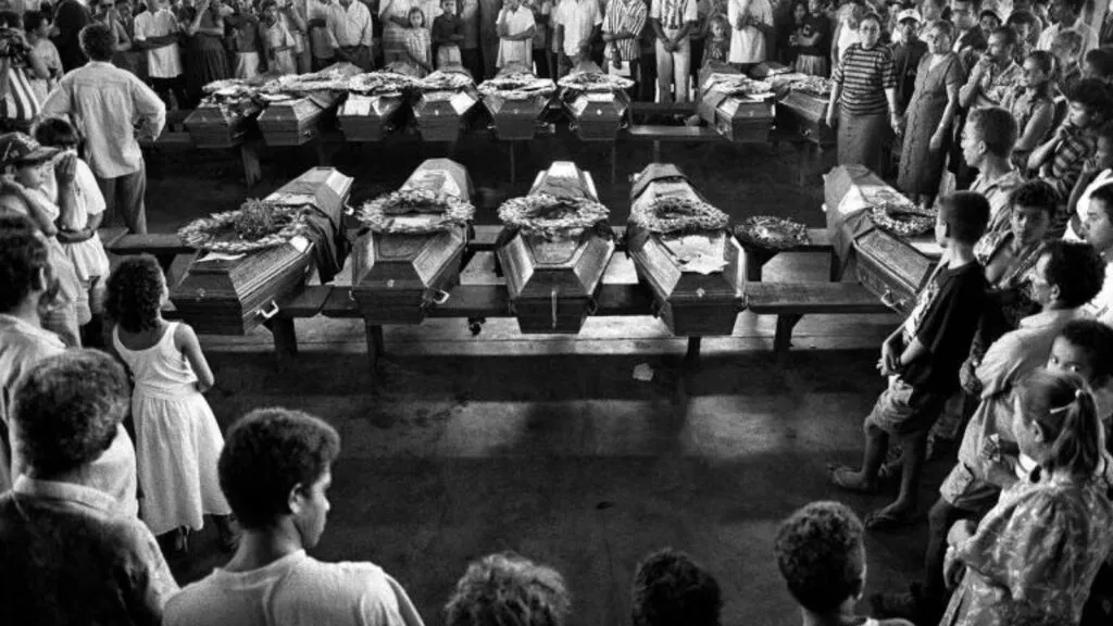 Massacre de Eldorado do Carajás completa 29 anos 1 massacre-eldorado-carajas-completa-29-anos-ha-familias-que-nao-foram-indenizadas-ate-hoje-foto-sebastiao-salgado-livro-terra-mst