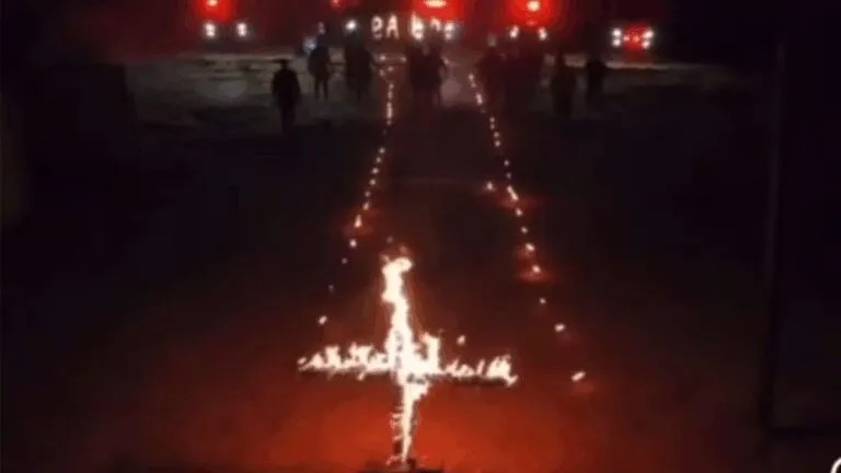 TVTNews 6 pms-queimam-cruz-ao-estilo-kkk-com-apologia-nazista-trecho-do-video-mostra-cruz-sendo-queimada-foto-@baepriopreto-reproducao-tvt-news
