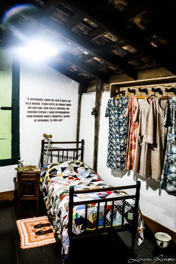 Cora Coralina, o coração da literatura no Brasil 4 cora-coralina-o-coracao-da-literatura-no-brasil-roupas-e-outros-itens-da-poeta-goiano-se-mantem-conservados-em-museu-foto-museu-cora-coralina-reproducao-tvt-news