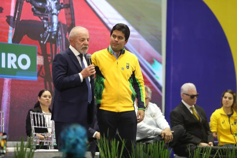 o-presidente-lula-e-o-ministro-do-esporte-andre-fufuca-durante-evento-em-sao-paulo-foto-agencia-gov-tvt-news