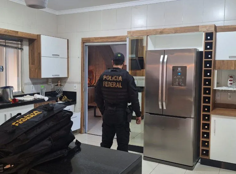 Os-investigados-podem-responder-pelos-crimes-de-invasão-de-dispositivo-informático-qualificada-e-associação-criminosa-gov-br-tvt-news