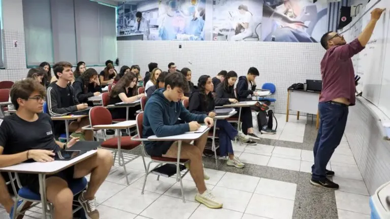 TVTNews 5 alunos-cursinhos-populares-receber-bolsa-200-por-mes-mec-habilitou-401-propostas-integrar-rede-nacional-cursinhos-populares-cpop-jose-cruz-agencia-brasil