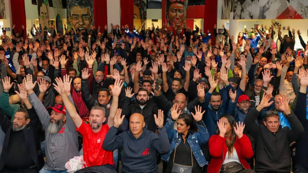 metalurgicos-do-abc-dao-pontape-inicial-para-a-campanha-salarial-2025-foi-fundamental-a-companheirada-aprovar-a-disposicao-de-luta-ressalta-moises-foto-adonis-guerra-smabc-tvt-news