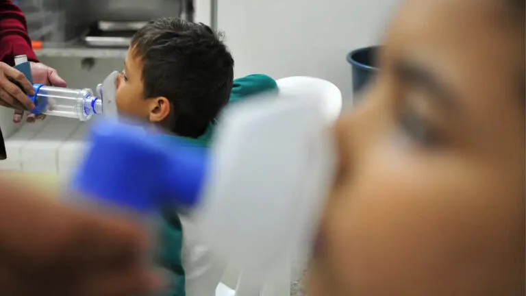 TVTNews 5 aumento-de-casos-de-virus-respiratorios-e-bronquiolite-colocam-brasil-em-alerta-a-situacao-levou-alguns-estados-e-municipios-a-decretarem-estado-de-emergencia-em-saude-publica-tony-winston-agencia-brasilia-tvt-news