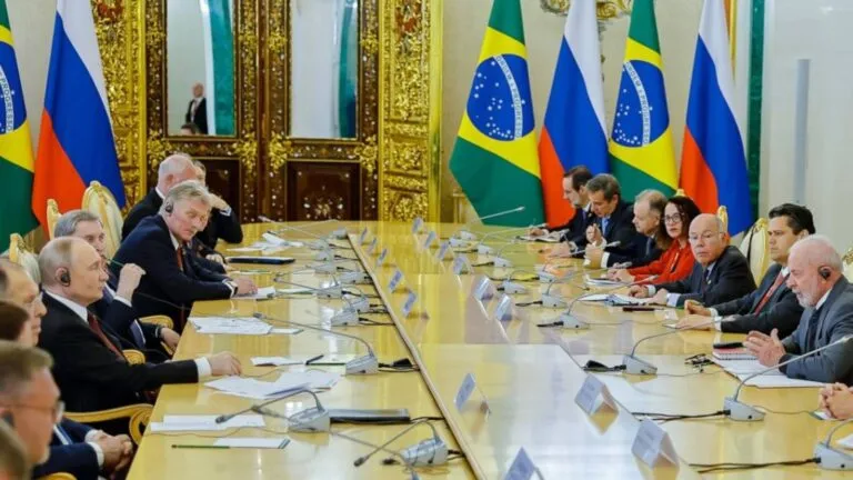 lula-com-putin-estreitar-a-construcao-de-parceria-estrategica-somos-duas-grandes-nacoes-em-continentes-opostos-disse-lula-foto-ricardo-stuckert-pr-tvt-news
