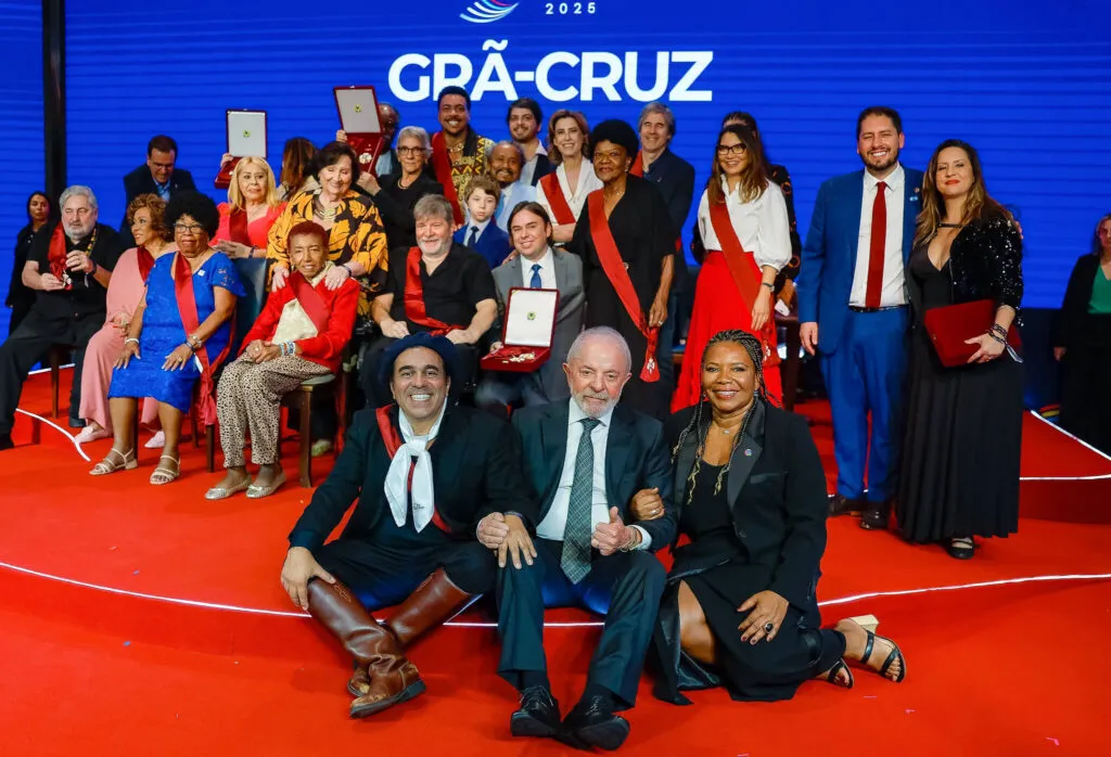 Silvio Tendler, o “cineasta dos sonhos interrompidos”, morre aos 75 anos 2 ordem-do-merito-cultural-gra-cruz-Lula-margareth-menezes-silvio-tendler