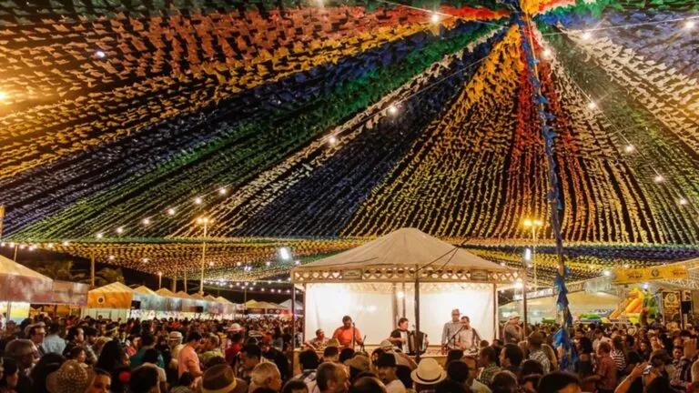 sao-joao-sergipe-arraia-do-povo-festejo-beira-mar-mes-forro-shows-ze-vaqueiro-pablo-solange-almeida-simone-mendes-divulgacao-secult