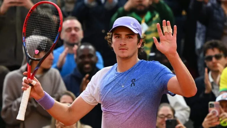 na-proxima-fase-joao-fonseca-enfrenta-o-frances-pierre-hugues-herbert-numero-147-do-mundo-foto-rolandgarros-tvt-news