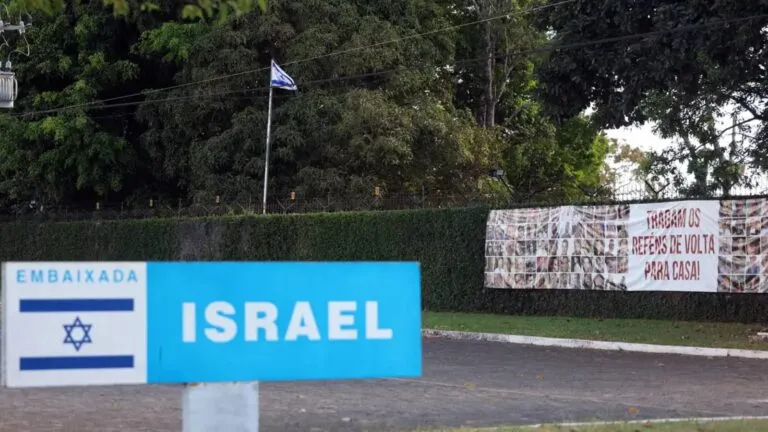 israel-fecha-embaixada-e-consulado-no-brasil-apos-ataque-ao-ira--em-outros-paises-como-na-alemanha-embaixadas-israelenses-tambem-foram-fechadas--foto-jose-cruz-agencia-brasil-tvt-news