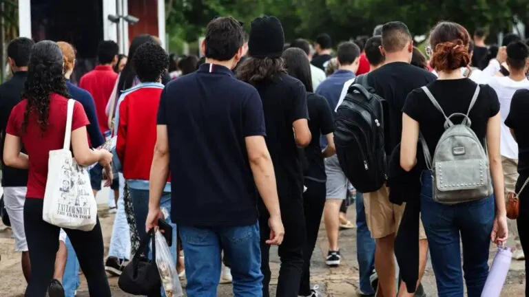estudantes-tem-ate-as-23h59-desta-sexta-para-fazer-a-inscricao-no-enem--as-inscricoes-devem-ser-feitas-exclusivamente-pela-pagina-do-participante--foto-jose-cruz-agencia-brasil-tvt-news