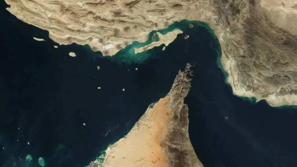 estreito-de-ormuz-o-que-e-e-o-que-pode-acontecer-se-for-fechado-china-seria-um-dos-paises-mais-impactados-com-fechamento-do-estreito-foto-jacques-descloitres-nasa-tvt-news
