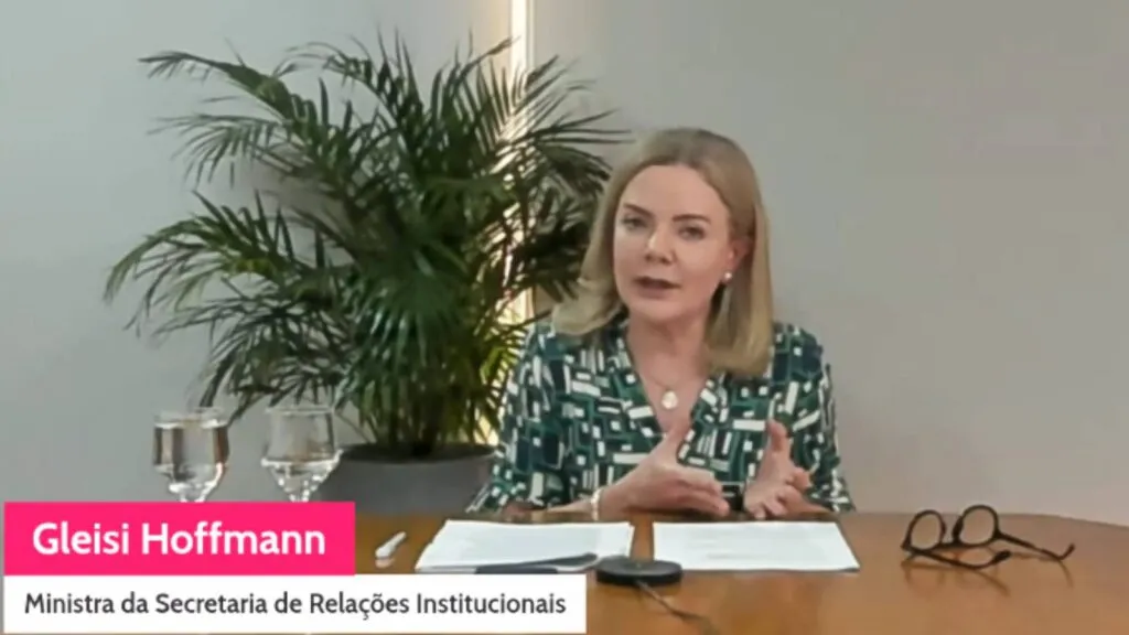 gleisi-destaca-favoritismo-de-lula-para-2026-apesar-das-falhas-de-comunicacao-nao-tenho-duvida-que-lula-e-favorito-disse-gleisi-foto-reproducao-tvt-news
