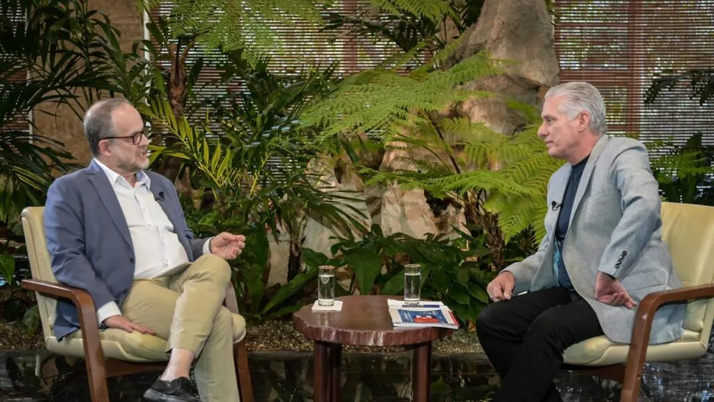 Miguel-Díaz-Canel-presidente-de-Cuba-e-o-jornalista-Breno-Altman.-Entrevista-será-transmitida-pela-TVT.-Foto:-Divulgação-tvt-news