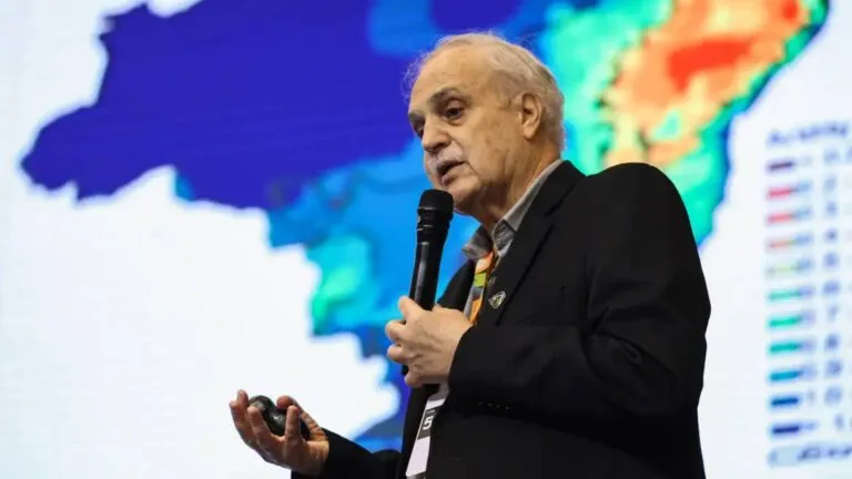 debate-sobre-mudancas-climaticas-reunira-carlos-nobre-guarany-osorio-e-almir-surui--objetivo-e-refletir-sobre-como-reagir-frente-ao-quadro-atual-de-emergencia--foto-marcelo-camargo-agencia-brasil-tvt-news