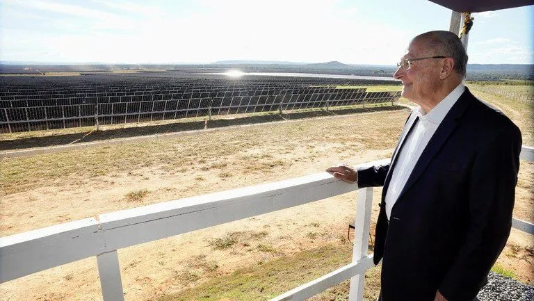 dia-do-meio-ambiente-brasil-vai-ser-o-grande-celeiro-de-energia-solar-afirma-alckmin-vice-presidente-da-republica-e-ministro-de-desenvolvimento-industria-comercio-e-servicos-geraldo-alckmin-participou-da-inauguracao-da-usina-solar-de-arinos-mg-foto-cadu-gomes-vpr-tvt-news
