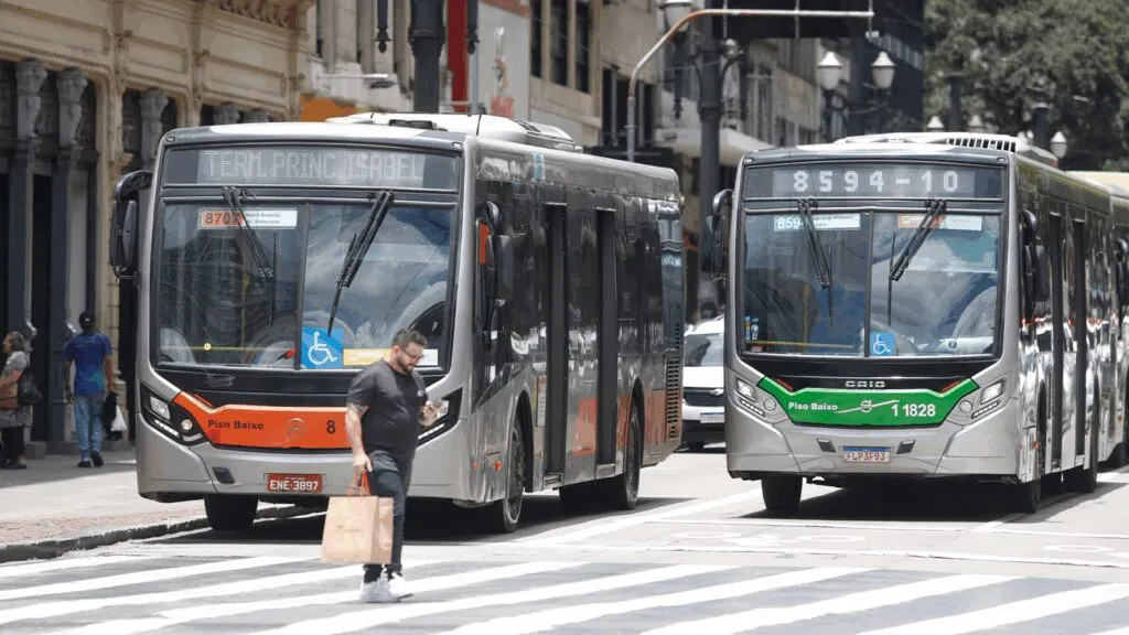 motoristas-de-onibus-de-sp-fazem-paralisacao-nesta-sexta-feira-13-onibus-em-sao-paulo-foto-paulo-pinto-agencia-brasil-tvt-news