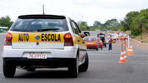 TVTNews 24 governo-estuda-acabar-obrigatoriedade-autoescola-cnh-lia-de-paula-agencia-senado-tvt-news