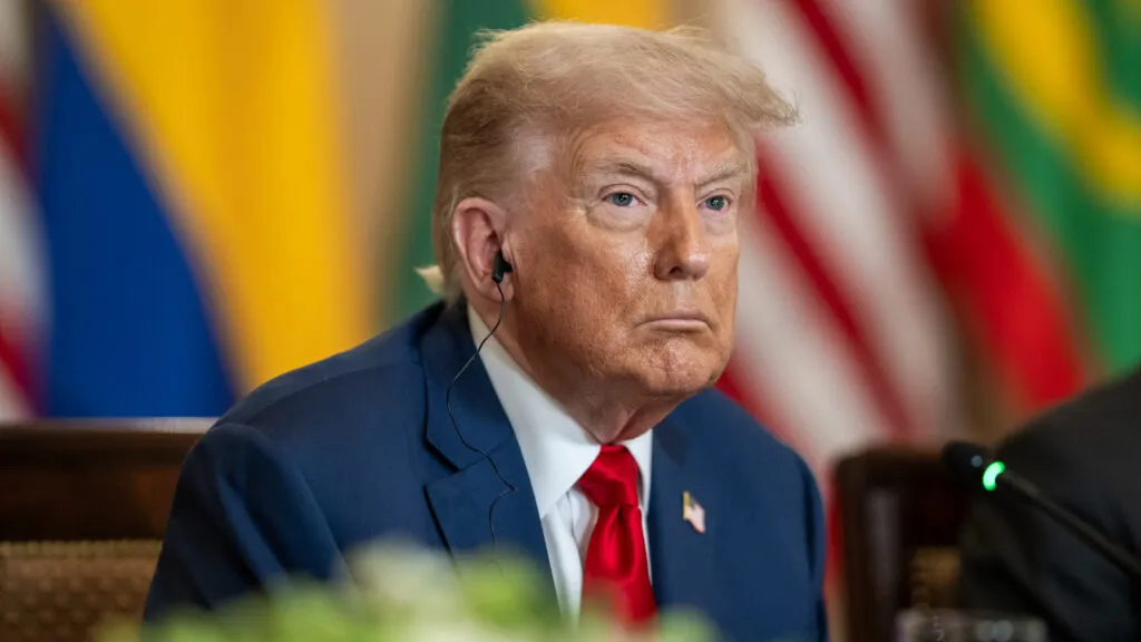tarifas-trump-para-brasil-geram-criticas-nobel-economia-daniel-torok-the-white-house-tvt-news