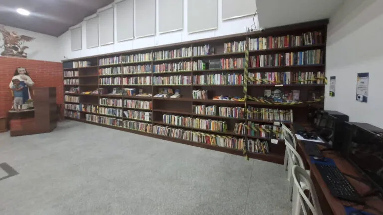 sao-paulo-ganha-biblioteca-para-populacao-de-rua-o-nome-da-biblitoeca-wilma-lancellotti-e-uma-homenagem-a-mae-de-padre-julio-foto-divulgacao-tvt-news