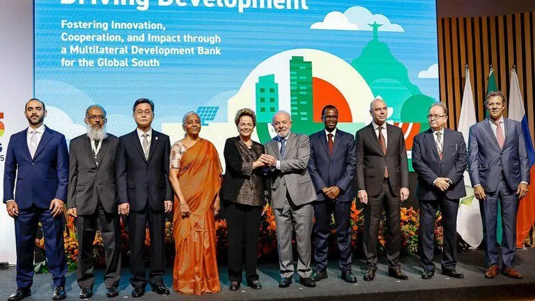 brics-presidente-lula-ex-presidenta-dilma-atual-presidenta-do-banco-do-brics-e-ministro-fernando-haddad-fazenda-durante-reuniao-anual-do-novo-banco-de-desenvolvimento-no-rio-de-janeiro-foto-ricardo-stucker-pr-tvt-news