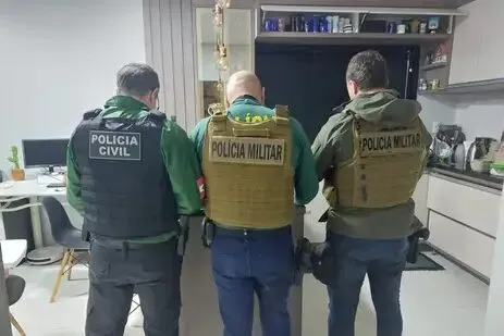Seis advogados são presos por suspeita de lesar mais de mil idosos 4 advogados presos