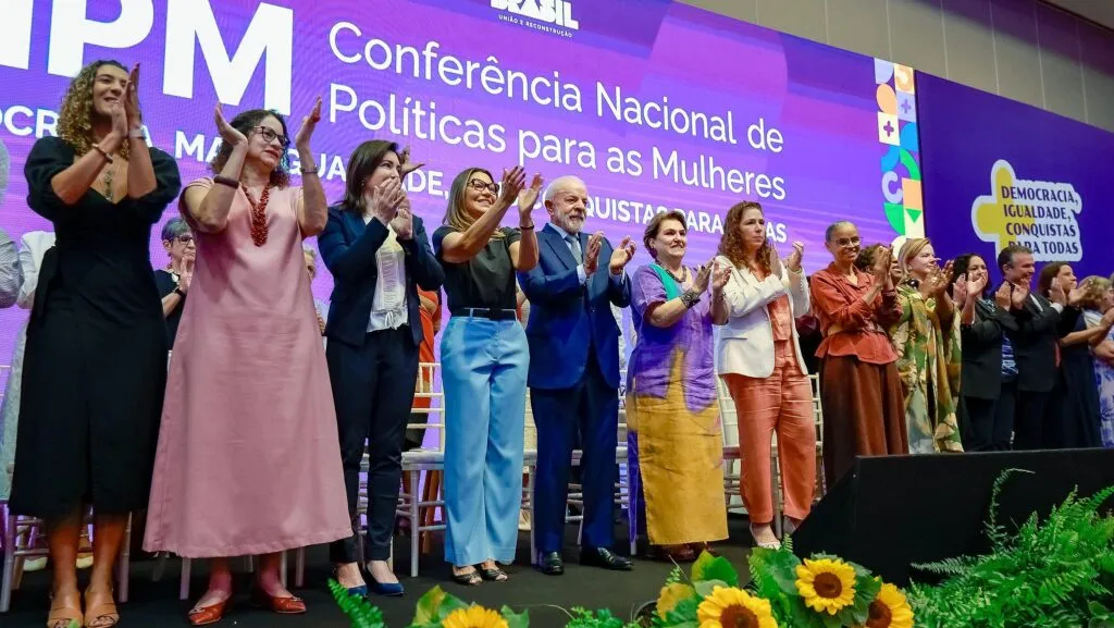 Pesquisa Quaest: Lula lidera entre mulheres e no Nordeste; Flávio vence no Sul 2 5a-conferencia-nacional-de-politicas-para-as-mulheres-comeca-dia-29-confira-programacao-ministra-das-mulheres-marcia-lopes-abre-a-conferencia-com-a-presenca-do-presidente-lula-e-das-ministras-do-governo-foto-gov-br-tvt-news