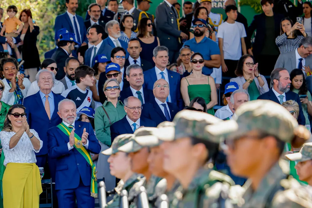 Veja como foi o desfile de 7 de setembro: Brasil soberano 10 assista-ao-desfile-de-7-de-setembro-assiste-ao-pronunciamento-do-presidente-lula-imagens-do-desfile-de-7-de-setembro-brasil-soberano-fotos-ricardo-stuckert-pr-tvt-news