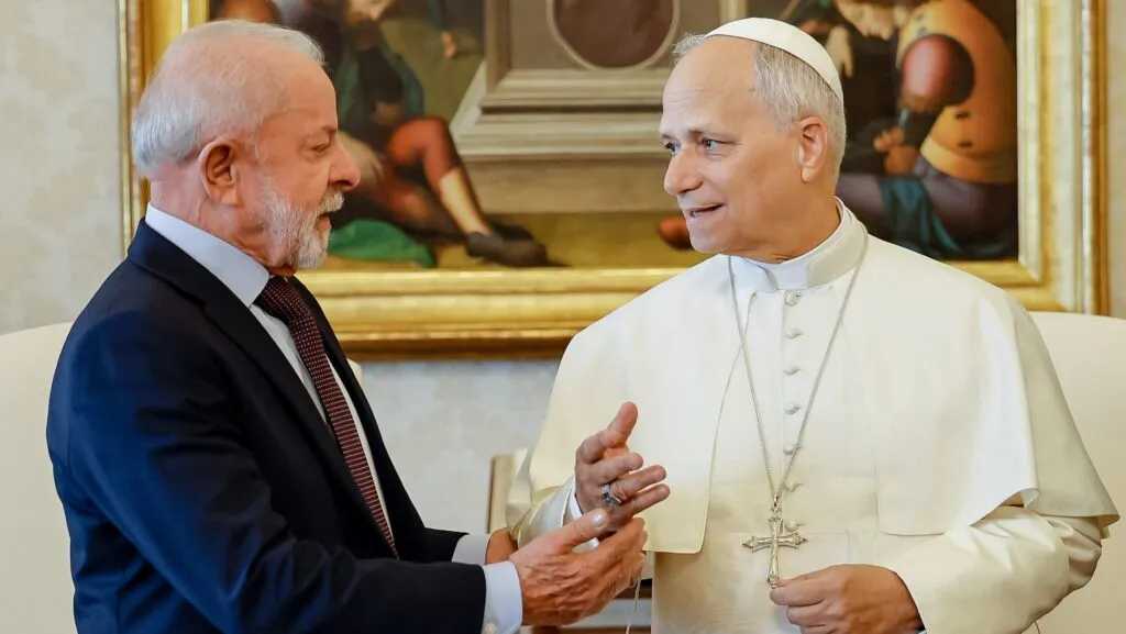 Pesquisa Quaest: Lula lidera entre mulheres e no Nordeste; Flávio vence no Sul 6 lula-e-papa-leao-xiv-se-encontram-no-vaticano-lula-e-papa-leao-xiv-fazem-o-primeiro-encontro-dos-dois-lideres-foto-ricardo-stuckert-tvt-news