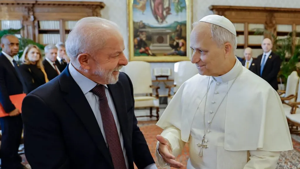 lula-e-papa-leao-xiv-se-encontram-no-vaticano-lula-e-papa-leao-xiv-fazem-o-primeiro-encontro-dos-dois-lideres-foto-ricardo-stuckert-tvt-news