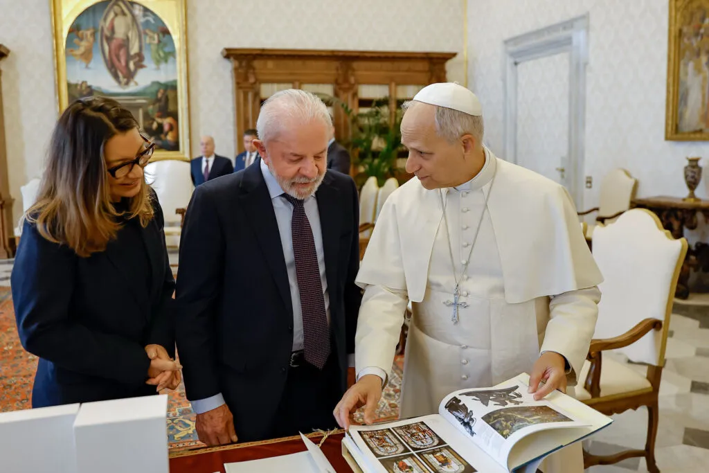 lula-e-papa-leao-xiv-se-encontram-no-vaticano-lula-e-papa-leao-xiv-fazem-o-primeiro-encontro-dos-dois-lideres-foto-ricardo-stuckert-tvt-news