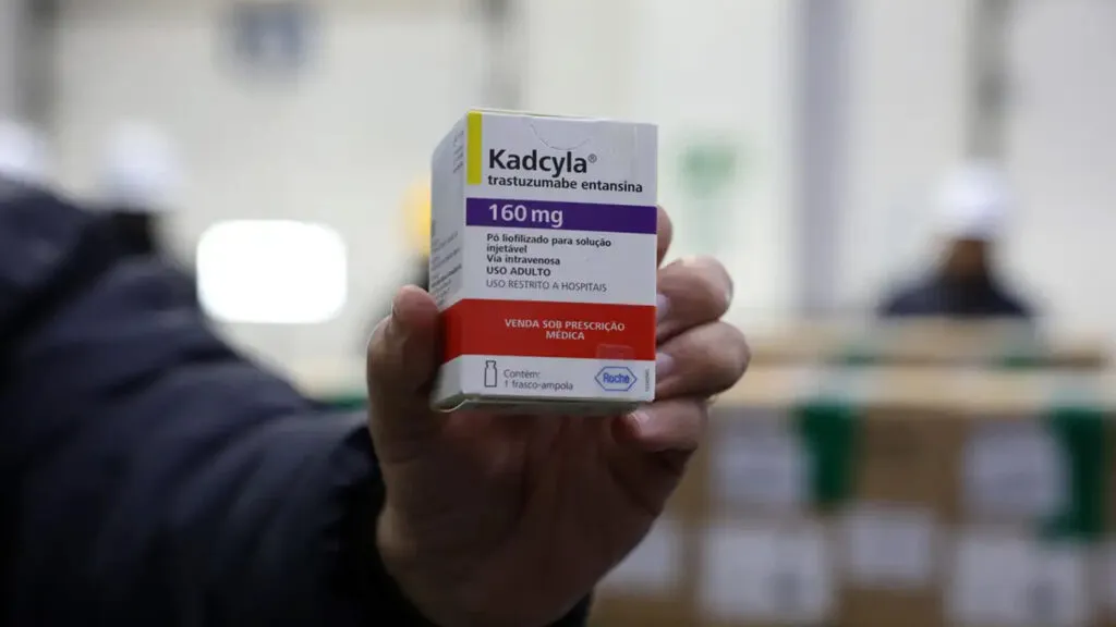 brasil-recebe-lote-medicamento-tratar-cancer-de-mama-sus-rovena-rosa-agencia-brasil-tvt-news