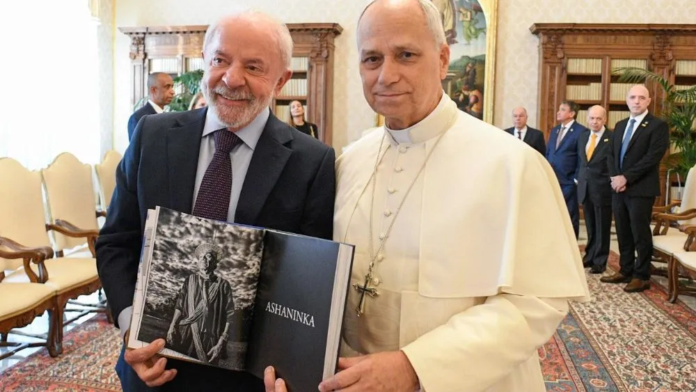 lula-e-papa-leao-xiv-se-encontram-no-vaticano-lula-e-papa-leao-xiv-fazem-o-primeiro-encontro-dos-dois-lideres-foto-vatican-media-tvt-news