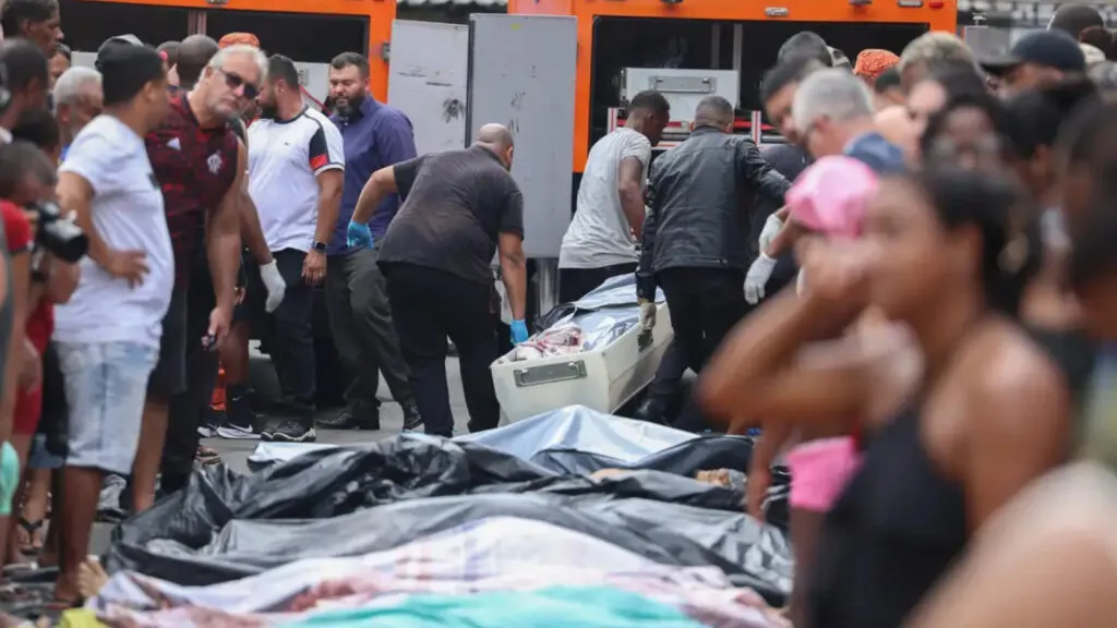 Maior massacre do Brasil: governador do RJ comemora; comunidade reage e chora 5 governo-reuniao-de-emergencia-descarta-glo-no-rio-familias-se-reunem-para-fazer-o-reconhecimento-dos-corpos-na-penha-foto-tomaz-silva-agencia-brasil-tvt-news