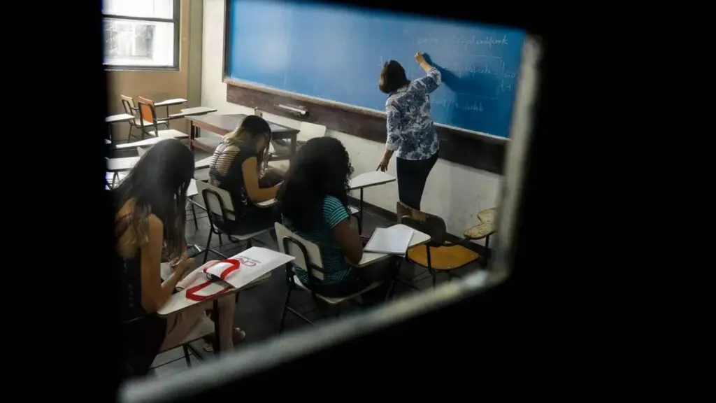 Professora sobre método Augusto Cury: “criança se abria e não tinha encaminhamento psicológico” 1 apeoesp-conquista-decisao-que-obriga-governo-de-sp-a-cumprir-jornada-do-piso-em-aulas-justica-agora-confirma-que-a-jornada-do-piso-tem-que-ser-respeitada-comemora-bebel-foto-tania-rego-agencia-brasil-tvt-news