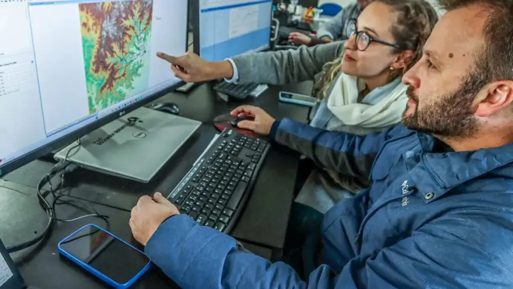 previsao-do-tempo-ciclone--alerta-vermelho-ha-risco-de-corte-de-energia-eletrica-alagamentos-e-queda-de-arvores-foto-rafa-neddermeyer-agencia-brasil-tvt-news