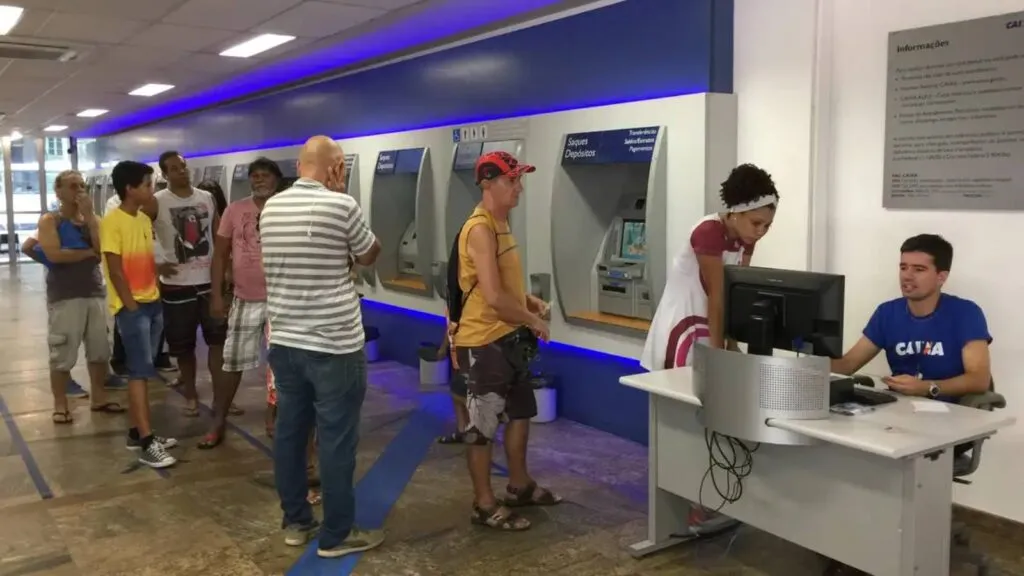 agencias-bancarias-reabrem-nesta-quarta-feira-a-partir-do-meio-dia-boletos-que-venceram-no-carnaval-podem-ser-pagos-hoje-sem-acreacimo-foto-cristina-indio-do-brasil-abr-tvt-news