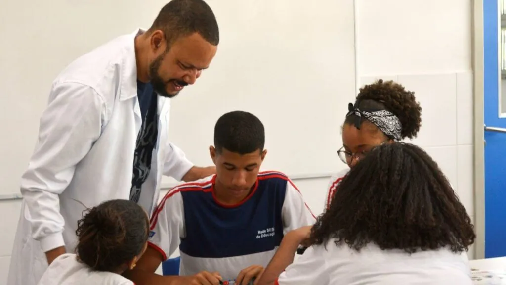 professores-aprovam-reivindicacoes-e-1-rodada-de-negociacoes-com-sesi-sera-nesta-terca-temas-como-saude-mental-inclusao-pejotizacao-e-condicoes-de-trabalho-sao-itens-de-deste-ano-foto-jose-paulo-lacerda-cni-tvt-news