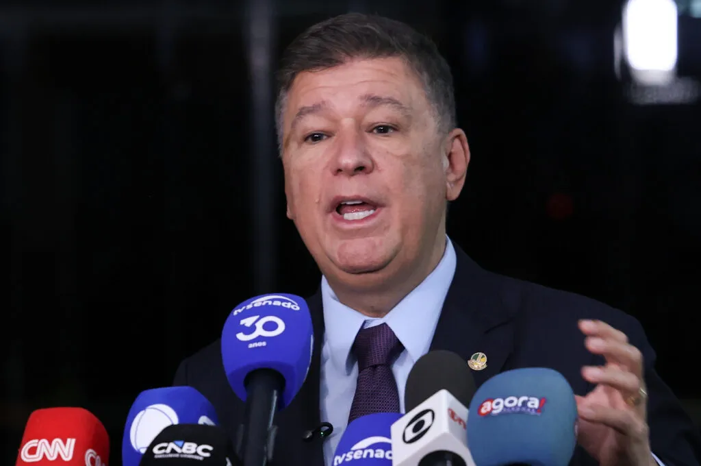 Dino cobra explicações sobre R$ 3,6 mi em emendas a fundação ligada a Igreja da Lagoinha 1 senador-carlos-viana-presidiu-a-cpmi-do-inss-e-e-cobrado-por-dino-foto-lula-marques-agencia-brasil-tvt-news
