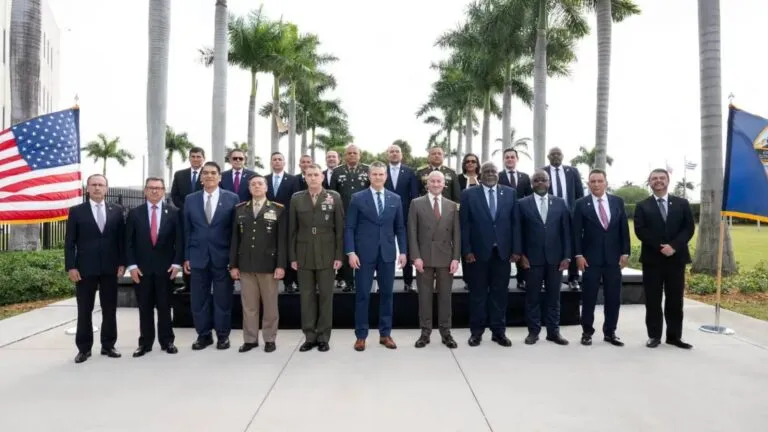 eua-diz-que-pode-agir-sozinho-em-paises-latinos-americanos-coalizao-firmada-na-florida-expressa-a-politica-do-corolario-trump-a-doutrina-monroe-foto-u-s-southern-command-divulgacao-tvt-news
