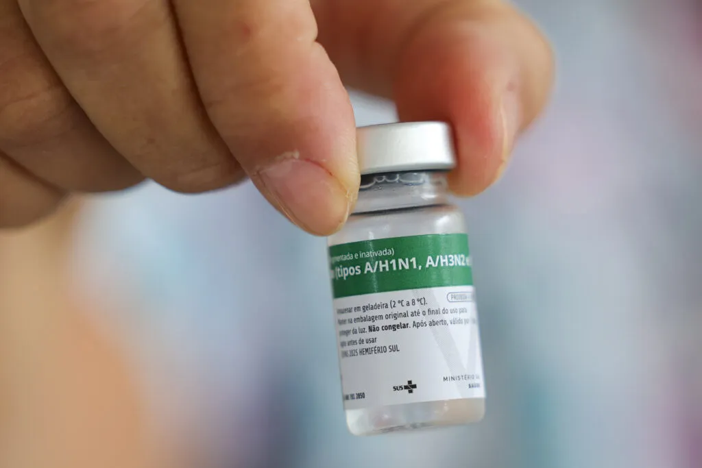 Vacinação nacional contra gripe começa no sábado 3 a-campanha-nacional-de-vacinacao-contra-a-gripe-deve-priorizar-criancas-de-6-meses-a-menores-de-6-anos-5-anos-11-meses-e-29-dias-idosos-com-60-anos-ou-mais-e-gestantes-foto-fabio-rodrigues-pozzebom-agencia-brasil-tvt-news