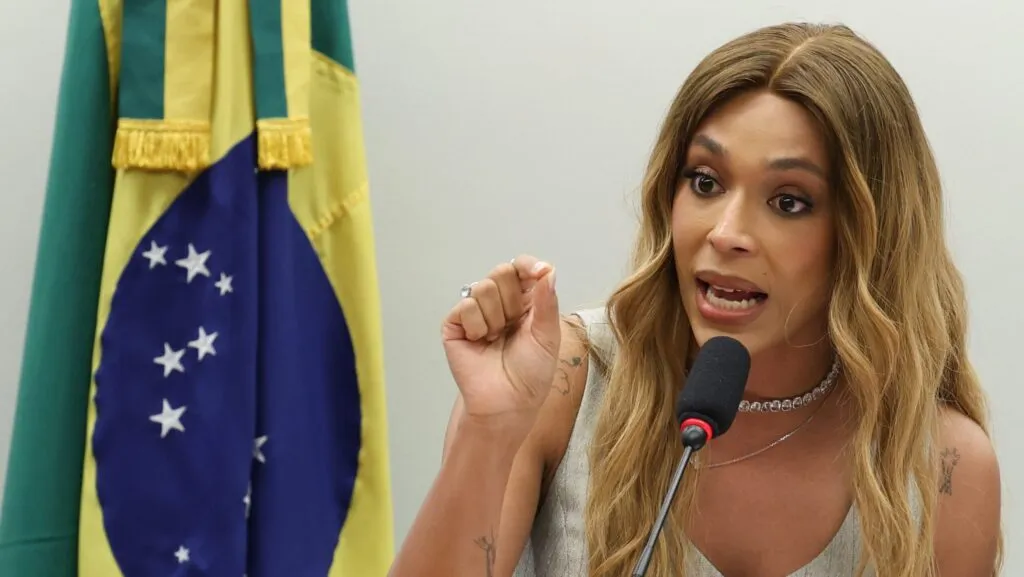camara-debate-fim-da-escala-6x1-hoje-brasilia-df-18-03-2026-deputada-erika-hilton-durante-a-primeira-reuniao-da-comissao-de-defesa-dos-direitos-da-mulher-erika-hilton-apresentou-um-dos-projetos-de-emenda-sobre-a-escala-6x1-que-sera-discutido-hoje-foto-lula-marques-agencia-brasil-da-esh-capital-vladimir-timerman-tvt-news