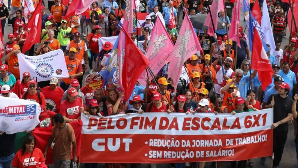 gloria-groove-filho-do-piseiro-e-mc-ig-comandam-show-do-1-de-maio-no-abc-em-megaevento-com-pauta-pelo-fim-da-escala-6x1-tvt-news