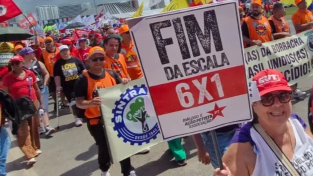 centrais-sindicais-fim-da-escala-6x1-marcha-da-classe-trabalhadora-trabalho-trabalhadores-pautas-trabalhadores-jornada-de-trabalho-sem-reducao-salarial-centrais-sindicais-brasilia-fotos-ricardo-weber-tvt-news-fim-da-escala-6x1-camara-dos-deputados-instala-comissao-fim-da-escala-6-x-1-e-reducao-da-jornada-de-trabalho-sem-diminuicao-de-salarios-trabalhadores-pelo-fim-da-escala-6x1-tvt-news