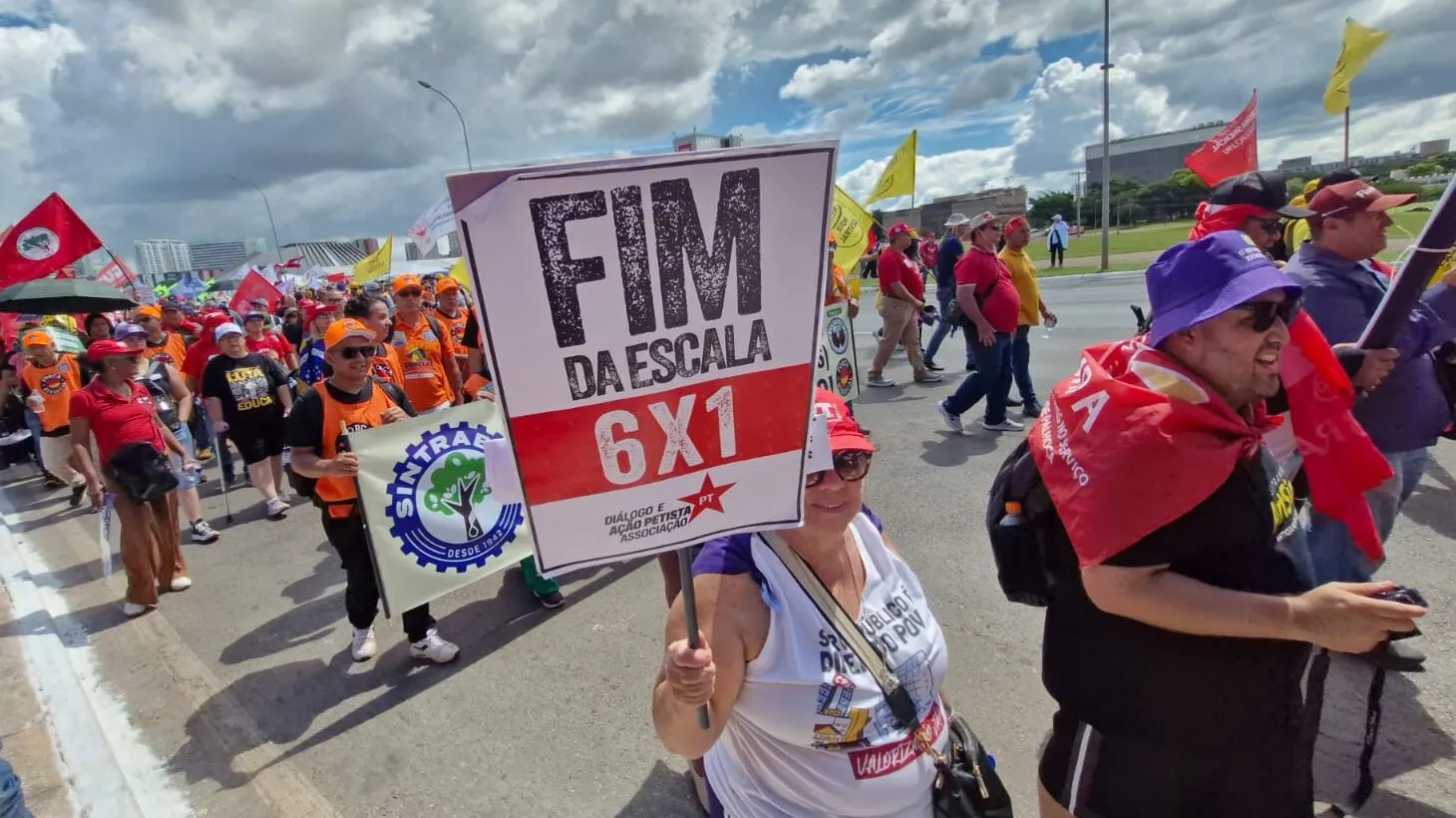 centrais-sindicais-acompanhe-a-marcha-da-classe-trabalhadora-em-brasilia-marcha-dos-trabalhadores-em-brasilia-pede-fim-da-escala-6x1-nesta-quarta-15-foto-ricardo-weber-tvt-tvt-news