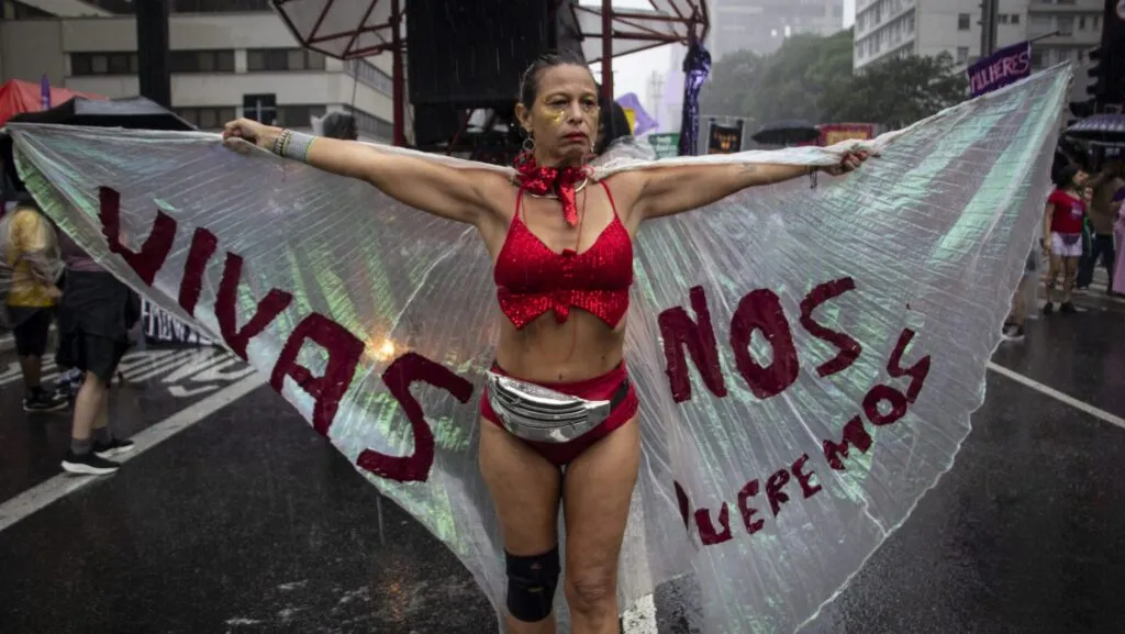 lei-maria-da-penha-e-reforcada-para-ampliar-protecao-as-mulheres-marcha-das-mulheres-na-avenida-paulista-no-dia-mundial-das-mulheres-de-2026-a-partir-desta-terca-a-lei-maria-da-penha-amplia-a-protecao-as-vitimas-de-violencia-foto-emanuela-godoy-tvt-news